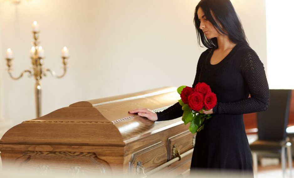 Wie Bestattungen Angehörigen in schweren Zeiten Orientierung und Unterstützung bieten